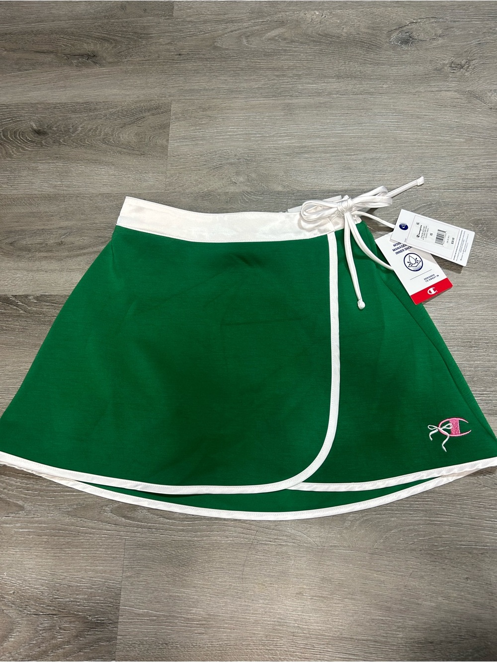 NWT Champion woman’s in the stands wrapp green skort Sz XS